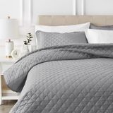 Amazon Basics Bedsprei met reliëfpatroon, extra groot, donkergrijs, ruten, 170 x 210 cm