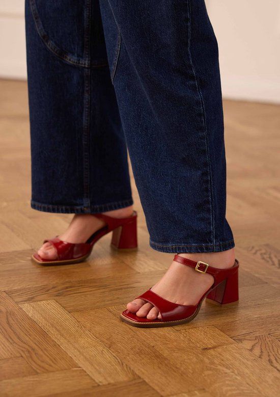 Manfield - Dames - Blauwe lak leren sandalen met hak - Maat 38