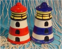 Merkloos / Sans marque Frank Wilhahn E.K. Geschenkartikel Grosshandel Peper en zout stel - keramiek - 8 cm - vuurtoren design - Maritiem - blauw en rood
