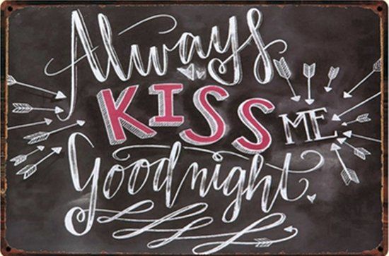 TH Commerce Always kiss me goodnight - METALEN WANDBORD 30x20cm - Zwart/Wit