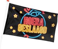 Merkloos / Sans marque Boland BV Geslaagd vlag - Geslaagd versiering - Afstuderen - Hoera geslaagd - 90 x 150 cm - Neon