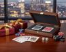 Cardmaster-set – Cartes à jouer en plastique dans un étui en cuir avec détails en bois