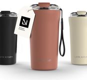 LARS NYSØM Rørelse Thermo Coffee Mug-to-go 500ml - BPA-vrij met Isolatie - Met Draagriem & Tritan Deksel (Brick Red)
