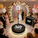 360° Metal platform photobooth pour mariages et événements avec enregistrement vidéo automatique en slow-motion rotatif