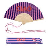 Fisura Originele waaier met boodschap Ciao. Moderne en kleurrijke houten waaiers, glitter-handventilator met blauwe en roze strepen, inclusief hanger, grappig cadeau-idee, 42,5 x 23 cm