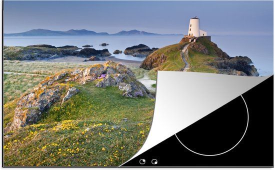 KitchenYeah® Inductie beschermer 77x51 cm - Llanddwyn Island met vuurtoren op klif, Wales, VK - Inductiebeschermer voor inductie kookplaat