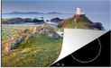 Merkloos KitchenYeah® Inductie beschermer 77x51 cm - Llanddwyn Island met vuurtoren op klif, Wales, VK - Inductiebeschermer voor inductie kookplaat