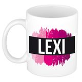 Bellatio Decorations Lexi naam cadeau koffie mok - beker - met roze verfstrepen - Cadeau collega - moederdag - verjaardag - juf - coach - 300 ml - wit