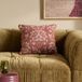 NOUS Living Rixon 45x45 cm vierkante gebloemde katoenen sierkussenhoes - roze/offwhite