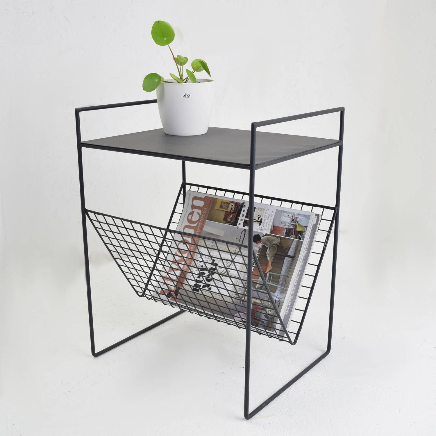 Loft42 Maggy Bijzettafel met Tijdschriftenbak - Metaal - Mat Zwart - 47x36x29
