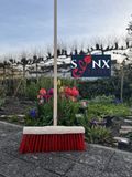 Synx Tools Nylon Gemeente bezem 45 cm - Straatbezem / Stadsbezem - Met Steel 160 cm