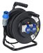 Electraline 49049 rubberen verlengkabel met kabelhaspel, 25 m, 2 IEC-industriële stopcontacten, 3-polige CEE-stekker, zwart/blauw