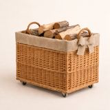 The Wicker Stories - Grote rieten opbergkist op wielen voor haardhout – naturel – jute voering – handgemaakt van natuurlijke wilg in Europa
