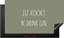 Merkloos KitchenYeah® Inductie beschermer 89.6x51.6 cm - Drank - Spreuken - Jij kookt, ik drink gin - Quotes - Gin - Inductiebeschermer - Inductiemat