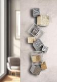GILDE Wandreliëf kubussen metaal antraciet goudkleurig opgeruwd gehamerd 92x30 cm metallic look decoratie kunst design woonaccessoire
