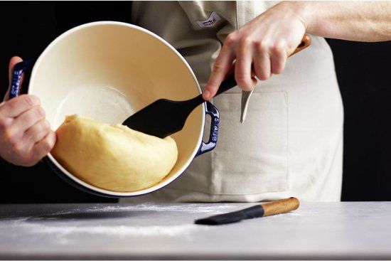Staub Bakkwast 22 Cm Zwart Hout