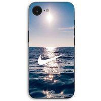 Maniacase iPhone 17-hoesje met wit Nike-logo en zonnige zee