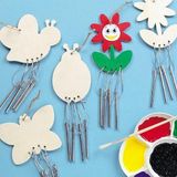 Baker Ross Houten windklokken met insecten en bloemen - creatieve knutselpakket voor kinderen om te schilderen en versieren (4 stuks)