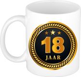 Bellatio Decorations Shoppartners Bv 18 jaar thema koffiemok Medaille - jubileum - verjaardag - zwart met goud - Cadeau beker - 300 ml - keramiek
