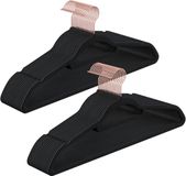 SONGMICS Fluwelen kleerhangers, 30 stuks, met stropdasstang, antislip, 360 graden draaibare haak, dikte 0,6 cm, lengte 43,5 cm, voor jassen, jurken, broeken - Zwart en roségoud CRF21BK30
