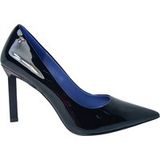 Chaussures pour femmes Le cou avec le talon. Couleur noir