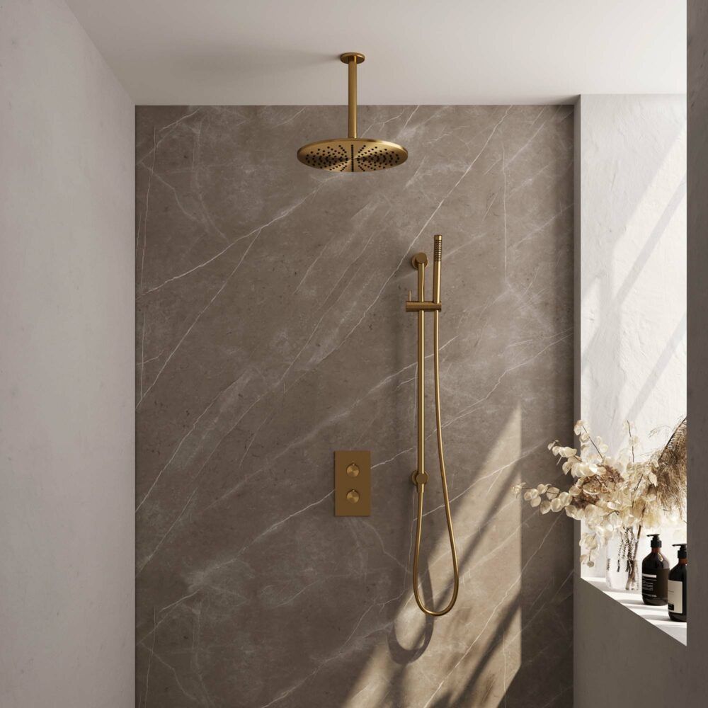 Brauer Gold Carving thermostatische inbouw regendoucheset met 2-weg omstel 20cm plafondarm met 30cm ronde hoofddouche 1 stand staafhanddouche 150cm gladde doucheslang met glijstang en handdouchehouder Goud geborsteld PVD 5-GG-138