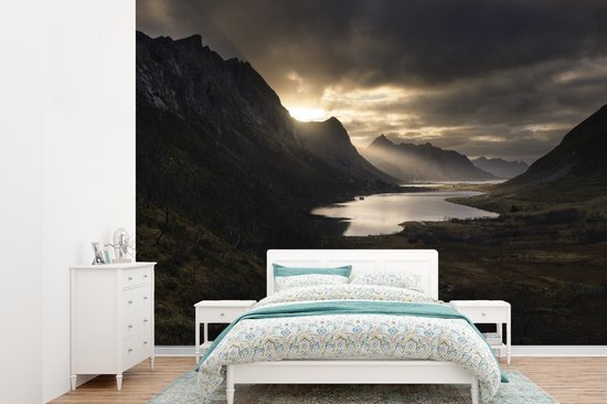 Nr1Wallpaper Behang - Fotobehang De laaste zonnestralen vallen over de Lofoten-bergen Noorwegen - Breedte 360 cm x hoogte 260 cm