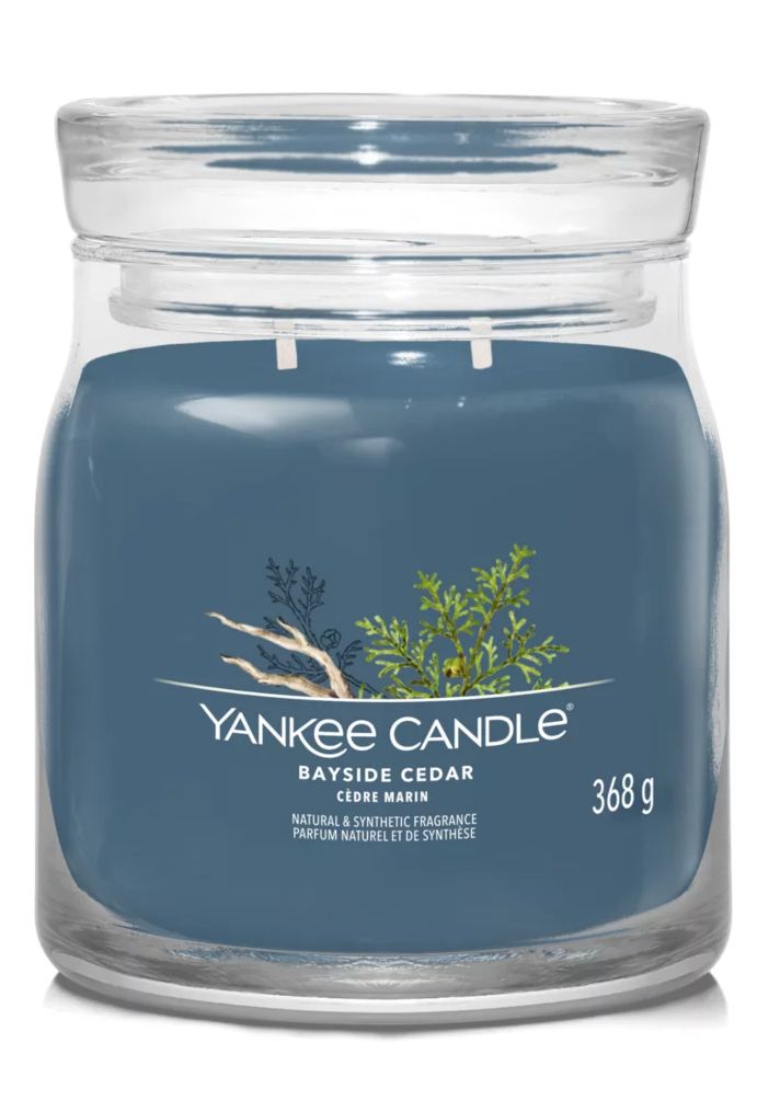 Yankee Candle Bayside Cedar Medium Geurkaars - 50 uur - Cylinder - Blauw