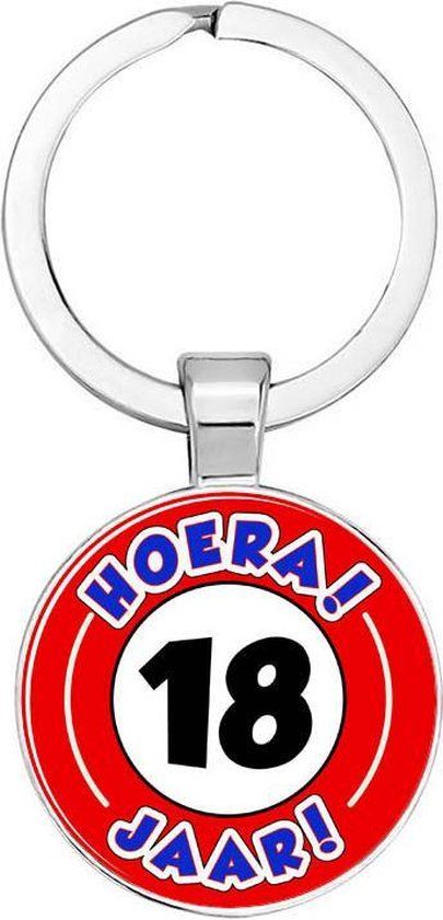 Akyol - Hoera 18 jaar Sleutelhanger - Unisex - 2,5 x 2,5 CM