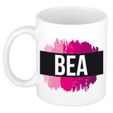 Bellatio Decorations Bea naam cadeau koffie mok - beker - met roze verfstrepen - Cadeau collega - moederdag - verjaardag - juf - coach - 300 ml - wit