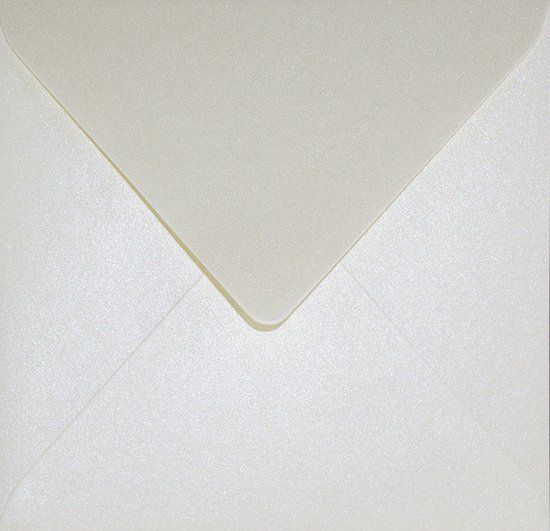 Netuno Metallic (parelmoer) ecru enveloppen vierkant K4-153 - 153 x 153 mm - 25 stuks