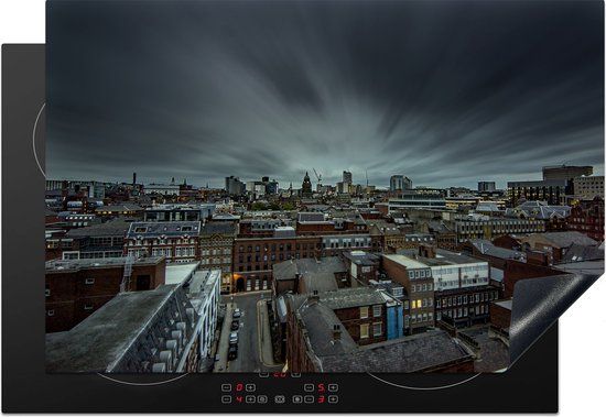 KitchenYeah® Inductie beschermer 77x51 cm - Donkere wolken boven het Britse Leeds - Inductie beschermer voor kookplaat - Multicolor