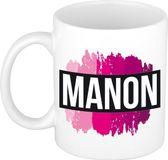 Bellatio Decorations Manon naam cadeau koffie mok - beker - met roze verfstrepen - Cadeau collega - moederdag - verjaardag - juf - coach - 300 ml - wit