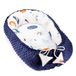 Totsy Baby Knus Baby Nestje Pasgeborene – zacht draagbaar en comfortabel Nest voor Ledikant Kinderbed Wieg Babykamer en Onderweg – behaaglijk voor Jongen & Meisje 90x50 cm Regenboog donkerblauw