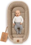 Totsy baby ASE Spolka Akcyjna Babynestje Pasgeborene 65x120cm – Babynest behaaglijk Katoen & Wafel – zacht ademend en knus Nestje comfortabel voor Ledikant Wieg Kinderwagen Babykamer en Onderweg Beige met witte sterren