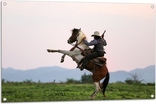 Merkloos / Sans marque Tuinposter - Cowboy met Geweer op Stijgerend Paard - 105x70 cm - Buiten & Binnen