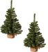 Decoris Kaemingk B.V. Set van 2x stuks kleine volle kerstbomen in jute zak 60 cm - Kunst kerstbomen / kunstbomen