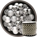 Kaemingk B.V. Boules de Noël 6 cm - 37x pièces - incl. guirlande de perles 10 m - argent - plastique