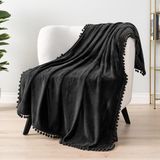 PAVILIA Zwarte deken pompon voor bank bed bank, fleece zachte donzige gezellige lichtgewicht pompon franje deken, decoratieve boho kamer woondecoratie geschenk flanel fluwelen worp, donker effen