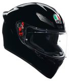 Casque intégral avec un design aérodynamique