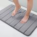 Tapis de bain en mousse à mémoire de forme, gris foncé, 40 x 60 cm, lavable en machine, antidérapant