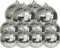Othmar Decorations Bv Grote discobal kerstballen - 12x stuks - zilver - 6 et 8 cm - plastique