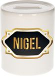 Bellatio Decorations Shoppartners Bv Spaarpot met voornaam Nigel - wit - met goud/zwart embleem - 8 x 9 cm - keramiek - met afsluitdop - cadeau verjaardag