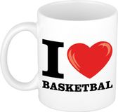 Bellatio Decorations I Love Basketbal wit met rood hartje koffiemok / beker 300 ml - keramiek - cadeau voor sport / basketbal liefhebber