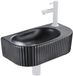 QeramiQ Fuente Fonteinset - 40x21.5x12cm - rechts - geribbeld - halfrond - 1 kraangat - keramiek - fonteinkraan wit mat - afvoerplug - verlaagd sifon - zwart mat