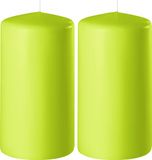 Enlightening Candles 2x lime green cylinder candles/pillar candles 6 x 10 cm 36 burning hours - Fragrance-free candles lime green
