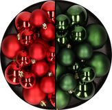 Decoris Kaemingk B.V. Kerstversiering kunststof kerstballen kleuren mix rood/donkergroen 6-8-10 cm pakket van 44x stuks