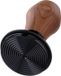 Normcore 58 mm tamper à ressort pour expresso avec revêtement PVD en titane, base moletée, manche en noyer américain véritable