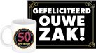Bellatio Decorations Verjaardag cadeau koffiemok thema 50 jaar - man - neon - met gefeliciteerd ouwe zak wenskaart - A5 formaat - humor