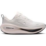 Nike Vomero Plus Neutrale schoen Dames - wit, crème, Maat 42,5